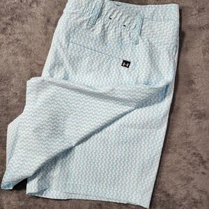 Under Armour Men's 44 Drive Printed Tapered Golf Shorts Blue White Geometrical